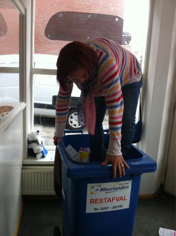 ackenzorgmaat's tweet photo. Onze afval stamper! http://t.co/lYqwTZx5