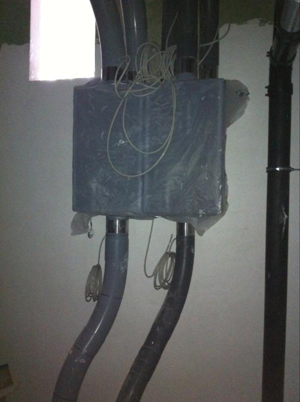 Meander_bouwt's tweet photo. @Meander_bouwt De eerste buispoststations worden al gemonteerd. http://t.co/9buecIOm