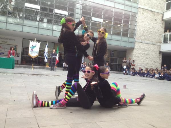 Lets start the week.....Dancing!!!!