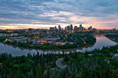 GibbeyLea's tweet photo. Amazing Photo of Edmonton #yeg by Jacob Bos. I <3 my beautiful home town. http://t.co/kck9CdFf