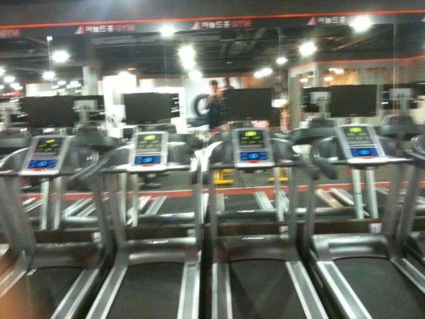 com_william's tweet image. 아놀드홍짐 신촌점 이틀째. 이번엔 제발 꾸준히...