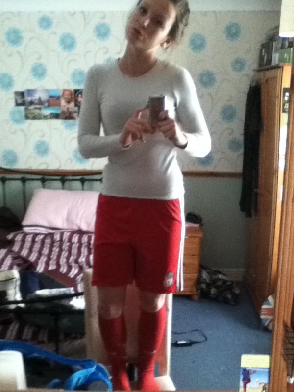 beckyg11's tweet image. Rocking my Liverpool shorts to ncfc training to tonight. #absolutepro