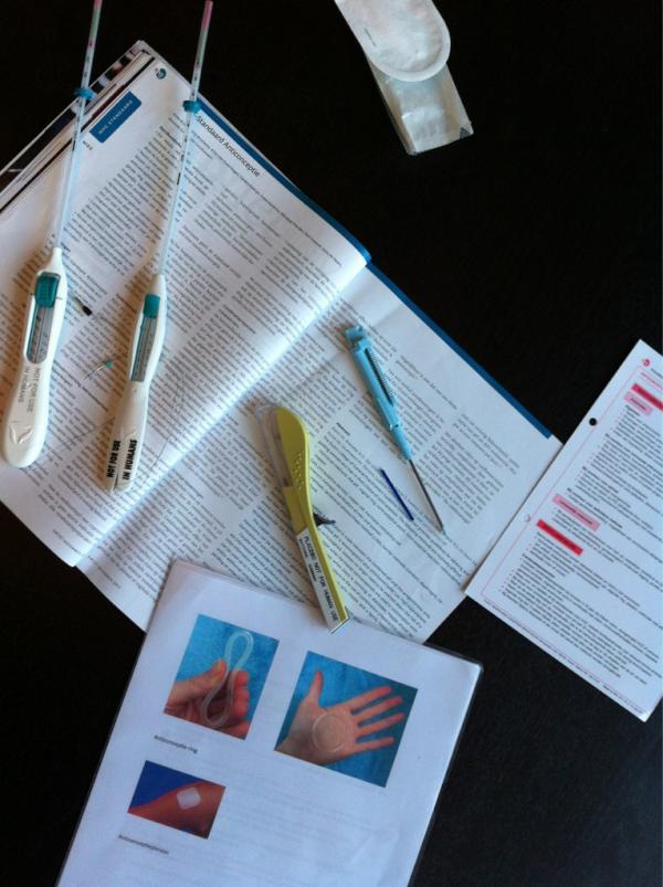 ADrenth's tweet image. Anticonceptiepraatje voor toetsgroep achter de rug. Ook wel weer leuk en leerzaam, het voorbereiden.