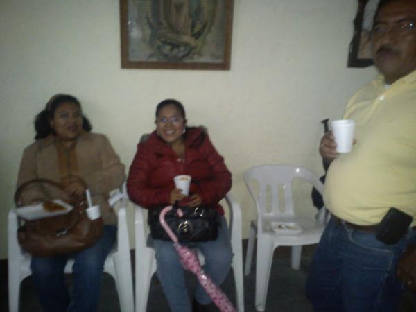 decoloresoax's tweet photo. Después hubo un refrigerio. http://t.co/K4AlwlcU