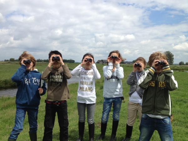 YvonneN1970's tweet image. met gr6 vd #amaliaastroschool #Baarn vogels gekeken, vissen &amp;amp; beestjes gevangen met het #Polderproject #leukenleerzaam