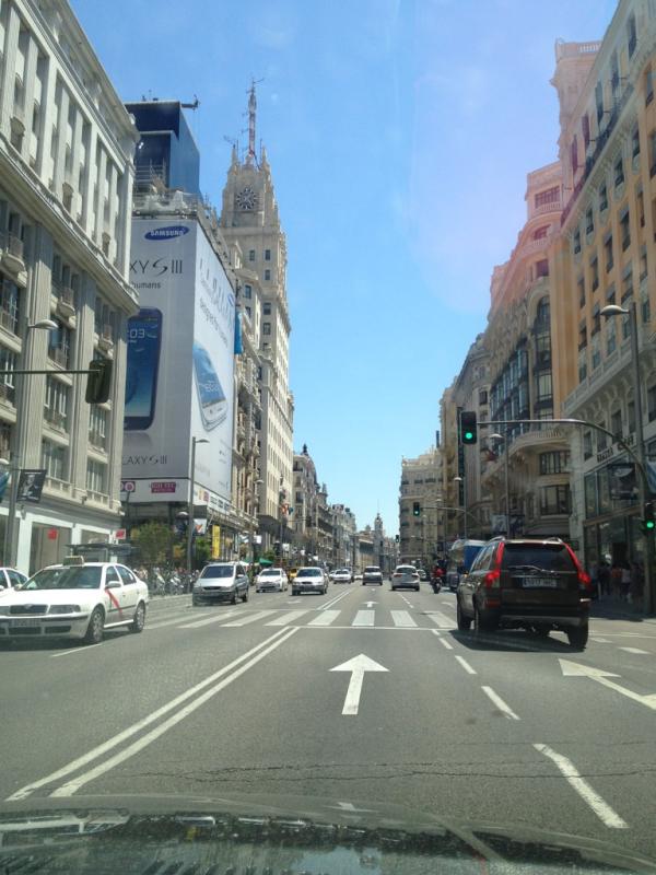 Charlineaparis's tweet photo. @MarcoInBxl Aqui ! En el pais de la crisis, las tapas y el sol que cura el #pointGenou http://t.co/XeqwHypf