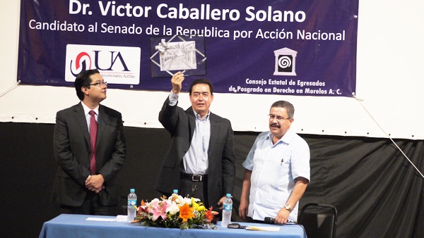 CaballeroVctor's tweet photo. Gracias al Centro Universitario Aztlán de #Cuernavaca por la invitación para presentar nuestro proyecto. http://t.co/2Z634F36