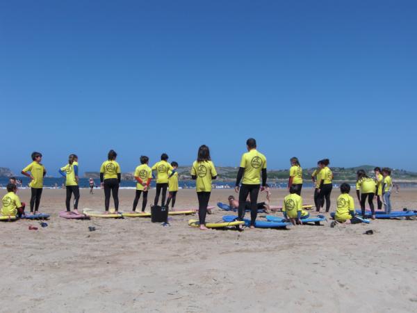 EscuelaSolar's tweet photo. Una clase de surf muy divertida en #Suances. Gracias chic@s. http://t.co/O5ML6GXg