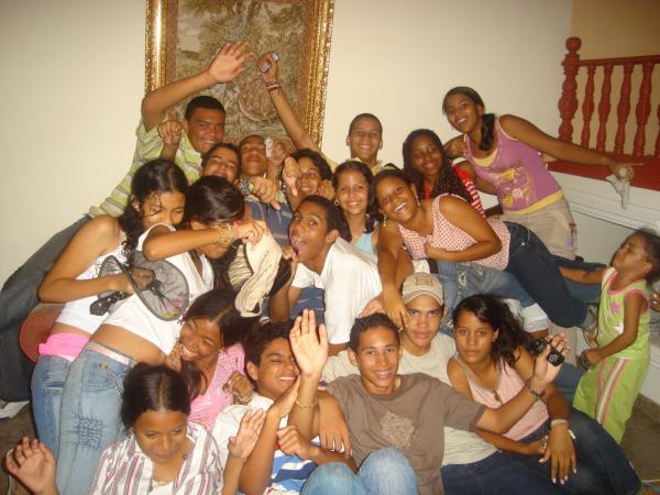 MariaLourdes_GA's tweet image. Recordando viejísimos tiempos.. Que foto más chistosa.. jajaj #Prom2008 #GSL #LoMejor