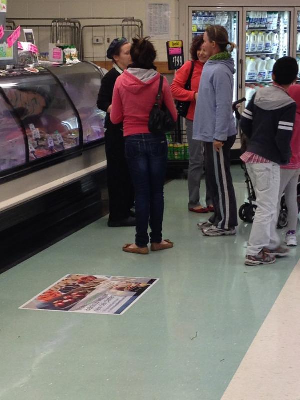 robmanis78's tweet photo. @kevindhnaram sampling fish in the bag at bulimba sold 8 in 30mins !!!! http://t.co/avMQ2wHr