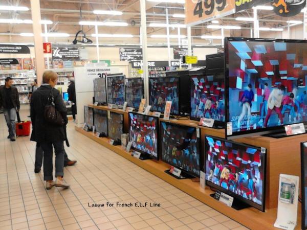 Baka920812's tweet photo. Mr. Simple LG MV in France~ (Cr. Lauuw for French E.L.F Line) http://t.co/NSaiehFc