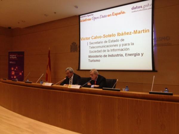 redpuntoes's tweet photo. Comienza Encuetro Aporta 2012 con Victor Calvo-Sotelo y Antonio Beteta #SpainESdata http://t.co/3XzNFJud