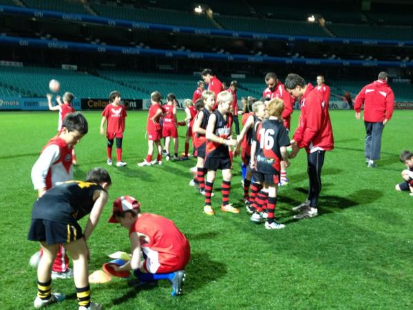 KieranDonohue1's tweet photo. http://t.co/xU4GEWFj some @newtownswans players in there!