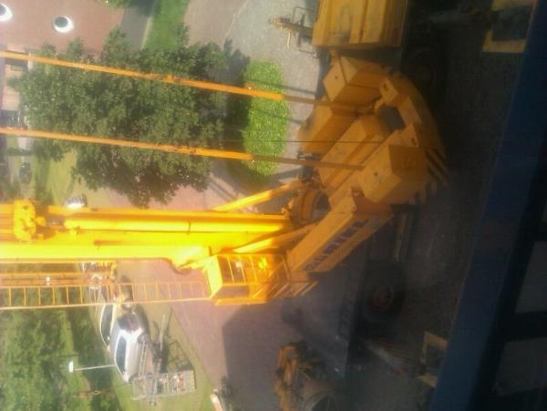 PimvandenBorne's tweet photo. Kijkt je vriendin uit t raam, staat tot mn vreugde n kraan van mn werk @MJvanRielBV voor de deur te draaien #ilike #in http://t.co/eVjEpyIf