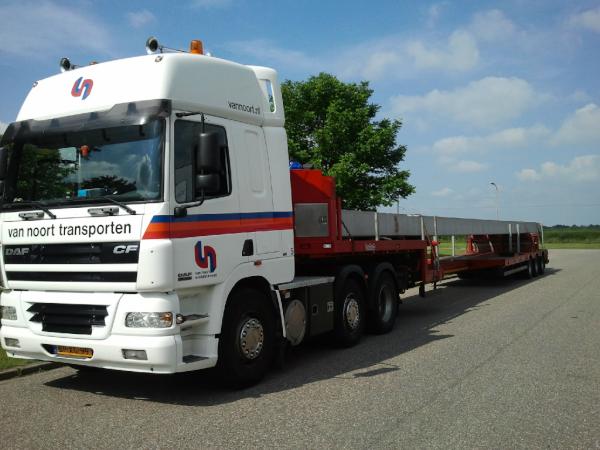 Heipalen van 21 meter iov #Combex Transport