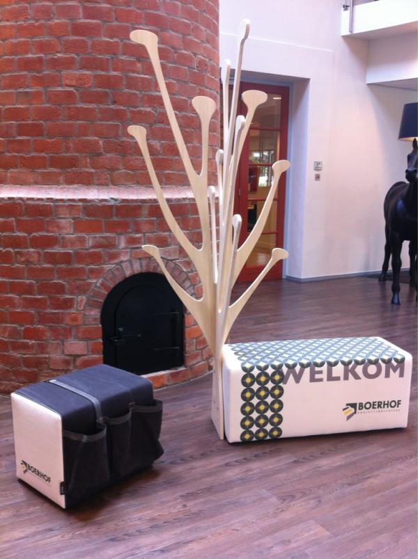 Een heel mooi kado gekregen voor onze showroom!! Speciaal voor ons gemaakt, met dank aan @bcraamdecoratie en #Zitiz