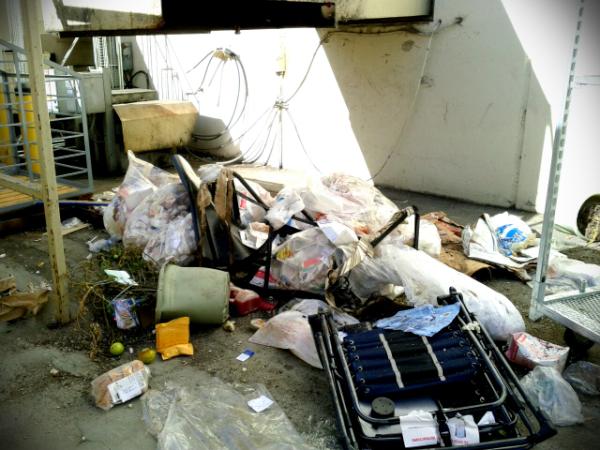 Robbyruins's tweet photo. Certified dumpster diver ;) http://t.co/CeV5DF3s