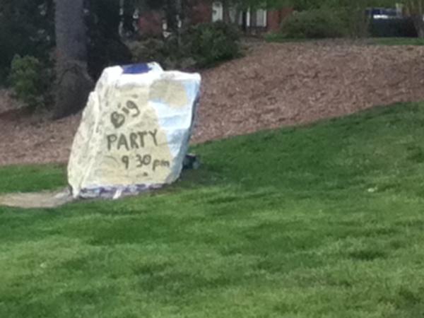 Jessie_stretta's tweet image. The rock that says it all. ;) #moreCreativity