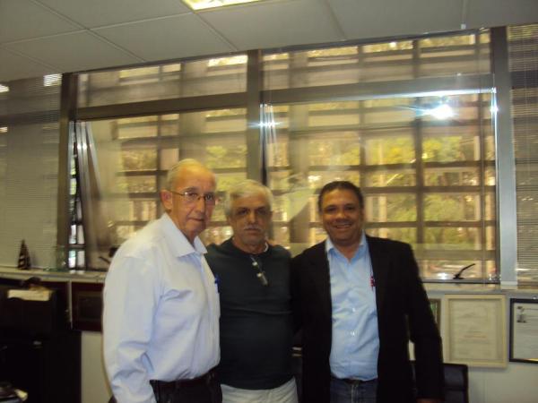 RoqueDeputado's tweet photo. Prefeito Heitor, Roquinho e Valdecir - Presidente da Câmara de Braúna http://t.co/GrlYk5CQ