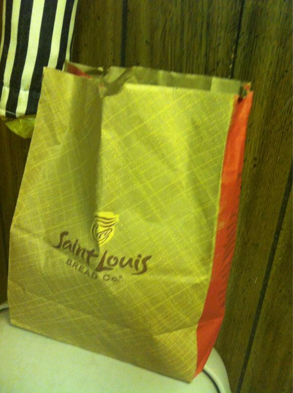 Chey_Bauman's tweet image. For all u Chicago people who refer to it as panera ... It's #breadco