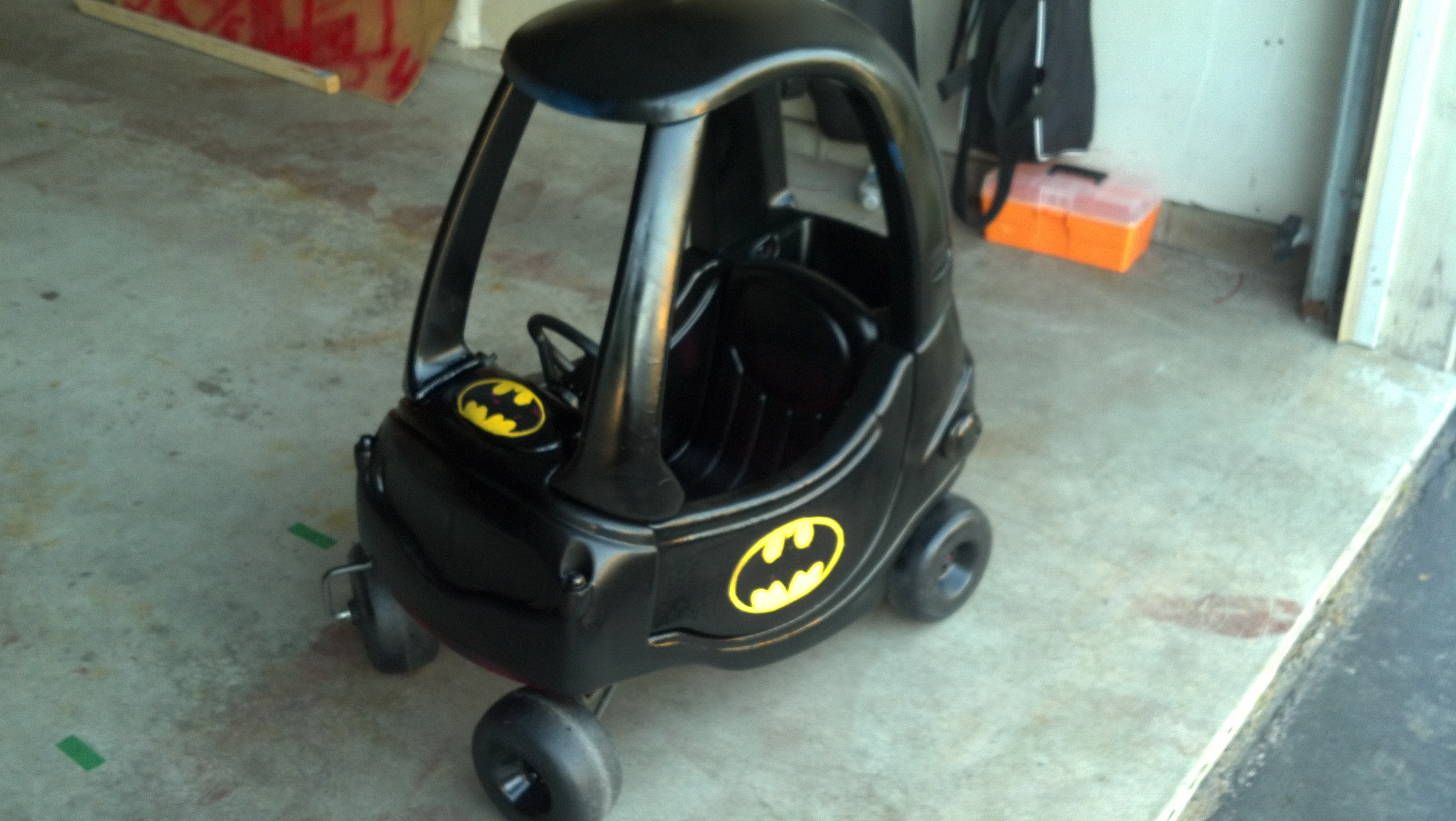 Tegenwerken Lagere school Nieuwe betekenis John Bernier on Twitter: "A little spray paint and tape, and magic, its a cozy  coupe Batman car! My 4yo will love it... http://t.co/hu2DQw6y" / Twitter
