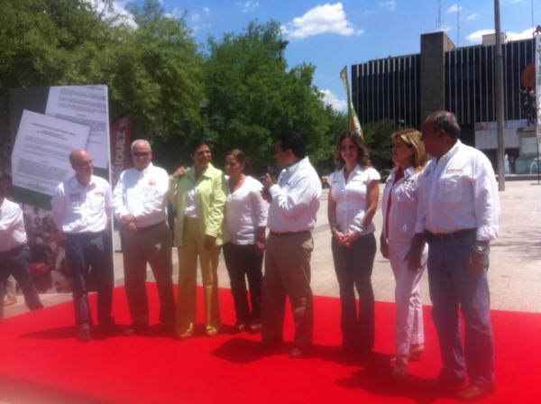 _gcaballero's tweet photo. Acompañando a @felipenriquez en el recuento de compromisos. Vamos a ganar!!!!!!!!!! http://t.co/qM9P60Rn