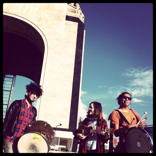 lafourcade's tweet photo. Cantarle a México.
Por Que No?
#photopossibility http://t.co/nkVwjNsE
