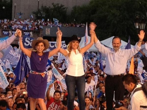 marellanesc's tweet photo. Más d 40,000 personas en la macroplaza de #Monterrey De aquí a la victoria! http://t.co/NUzr14Vk / #JosefinaPresidenta