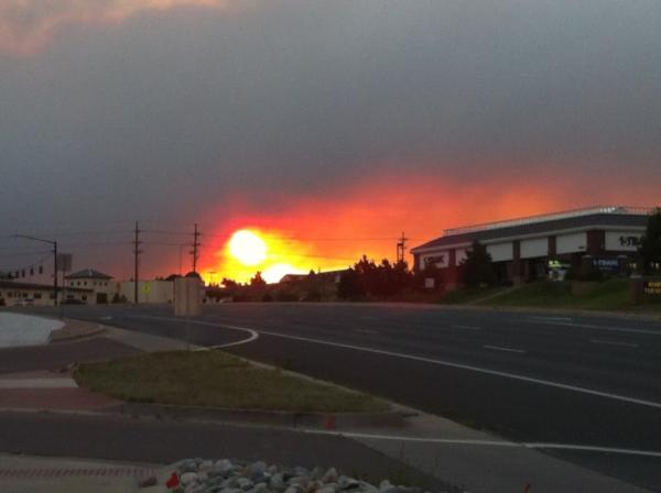 disneyworldfit's tweet photo. Ominous Sun tonight in Colorado Springs #WaldoCanyonFire http://t.co/BbZR9g7F