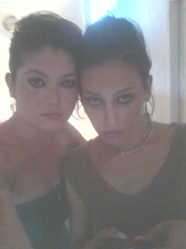 79Rg's tweet photo. Me n my sis http://t.co/NMY5Rpv7