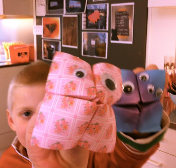 Marabouparken's tweet photo. Idag blir det ORIGAMI FOLD-ALONG mellan 13:00 och 16:00. Vi viker tillsammans, alla hänger med! #monsterklubben http://t.co/Xr9jfHAb
