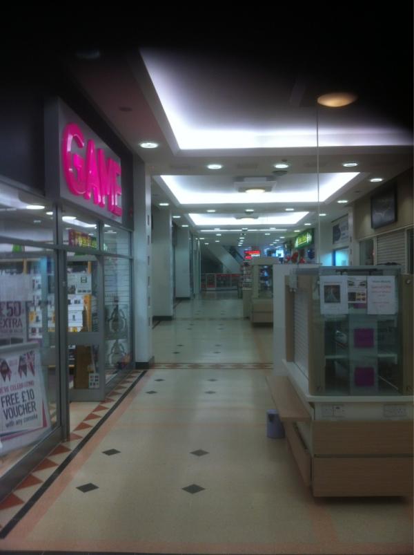 Does anyone know when the #victoriashoppingcentre in harrogate opens?
