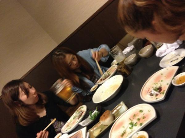 yoshitanaca's tweet photo. 岡田さおりん、八田りかちゃん、飛鳥が食べたい言うてた生レバをおいてる店を探したけど無���から…ニセレバ刺しを食べていただきました。
が、騙しきれず‼‼すいませーん(-｡-; http://t.co/PMTh0l3N
