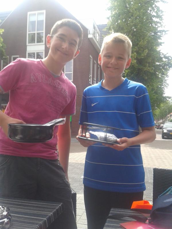 DeProvenier's tweet photo. Ruilspel: resultaat van yunus en quinten een fondue set! http://t.co/Am1xE4HZ
