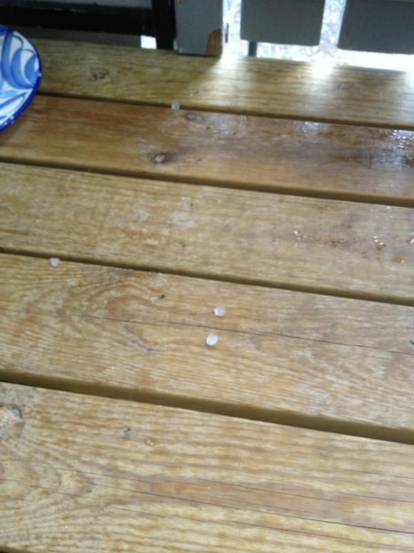 smultronfia's tweet photo. Regn åska o hagel. Tur man inte har semester än ;) http://t.co/VOkAppyI