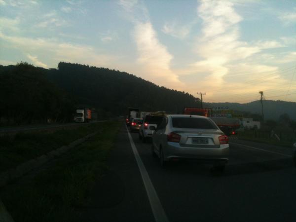 franciscojr78's tweet image. @t24horas fila longa em Navegantes!! Sentido norte/Sul.. Complicado e cada dia piora!