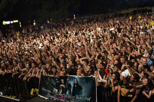 AmyLeeEV's tweet photo. Seni seviyoruz, Istanbul! http://t.co/9fLziJuH