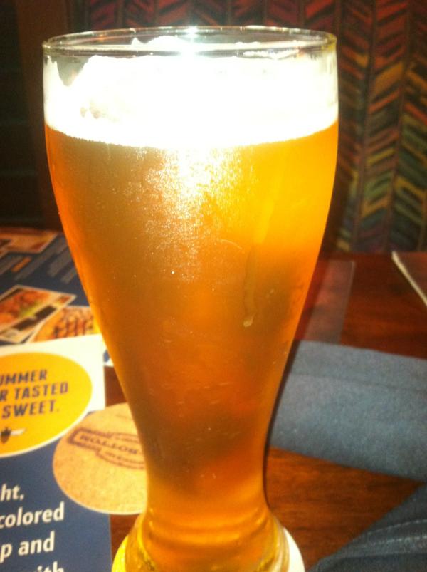 Ebbo1a's tweet photo. Nom nom nom.  Summer honey ale.   Thank u rock bottom http://t.co/ML81ykha
