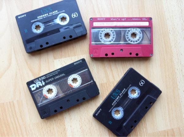 Da habe ich doch beim Entrümpeln echt 'n paar alte Musikkasetten gefunden :)