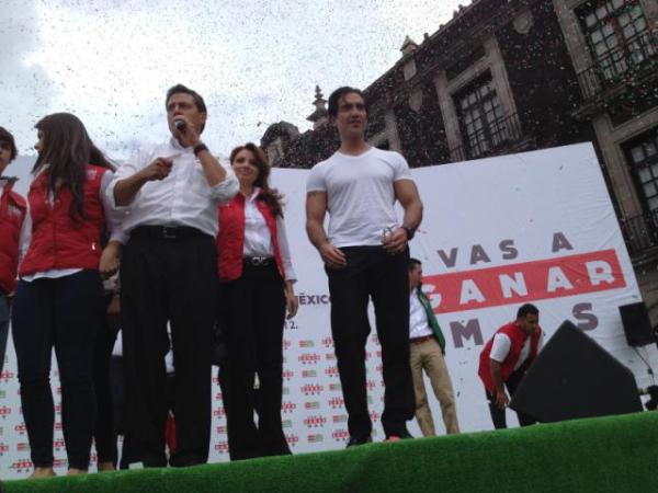 divanys's tweet photo. #AlejandroFernandezApoyaAEPN http://t.co/qMGt2l7l