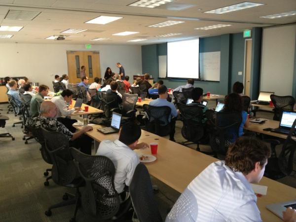 arungupta's tweet image. 40+ attendees at Houston JUG learning the simplicities of #javaee6 with GlassFish and NetBeans