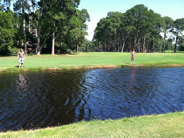CarolynBTate's tweet image. Gator hunting at the golf course at @superwow.... Yes this actually happens. #Superwow2012 #sortawow @AaronChewning