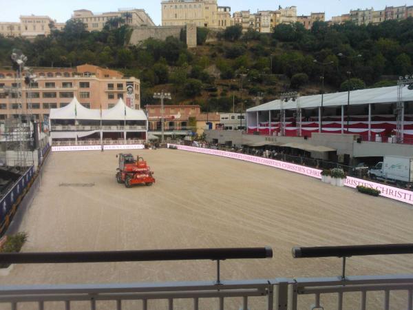 XMEVELLEC's tweet photo. Monaco jumping begins tomorrow !
#monacojumping http://t.co/iFIPcsgk