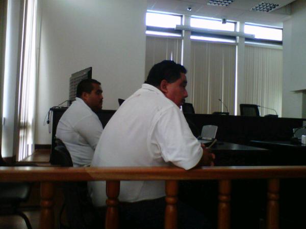 TelediarioGT's tweet photo. Suspenden audiencia por falta de abogados a dos hombres señalados de colaborar con el narcotráfico en mar abierto http://t.co/7skAd95Y #ENoj