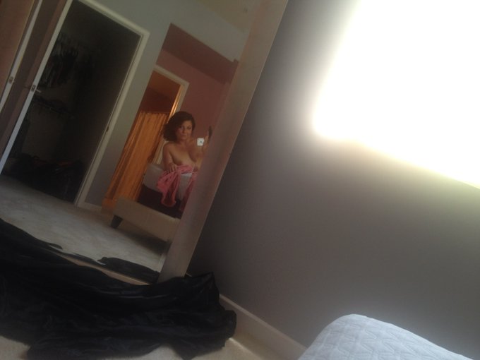 This mirror is ridiculous http://t.co/aEflSxiD