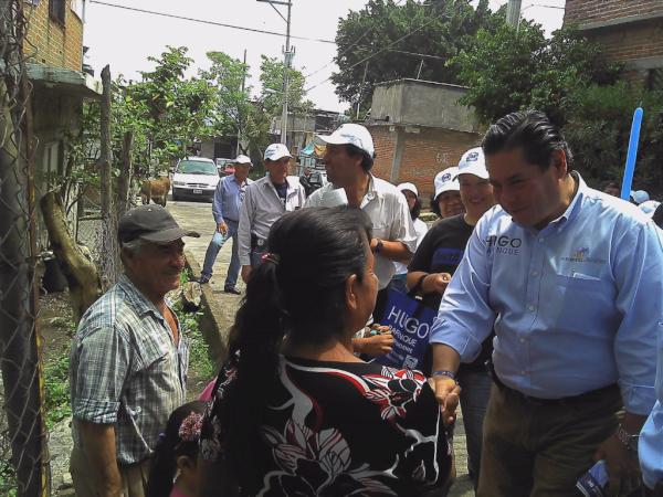 HugoBarenque's tweet photo. En recorrido por la colonia Vista Hermosa, refrendando compromisos reales. Vamos adelante! #Jiutepec #Morelos http://t.co/lGl2yzYi
