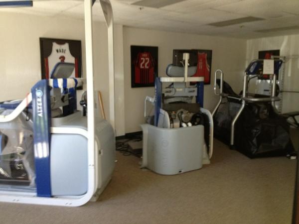 Michael__Coe's tweet photo. Wish I had an exercise room like this. #alterG demo room http://t.co/osaOhV9c