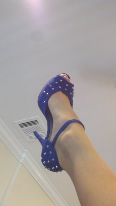 Bought these shoes  yesterday and thought you could appreciate them @RandiWrightxxx :-) http://t.co/