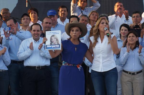 FerLarrazabal's tweet photo. @JosefinaVM con @marellanesc 
Primera Presidenta de México y
Primera Alcaldesa de #Monterrey http://t.co/1f12PbJz