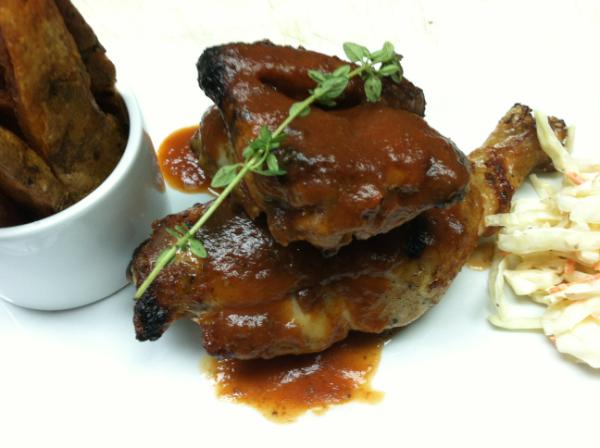 indigocatering's tweet photo. Wow! Somebody is about to eat this right now!.....can you see the steam, BBQ chicken indigo http://t.co/c4wC1BwR